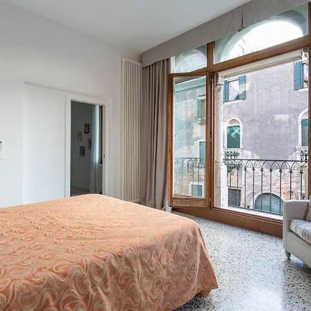 Canaletto Apartment *