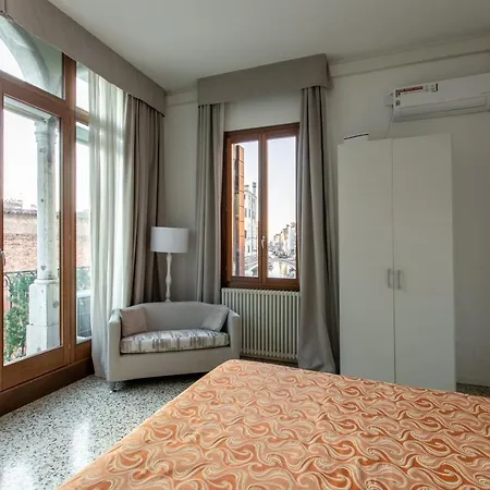 Canaletto Apartment *