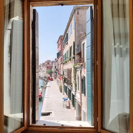 Canaletto Apartment *